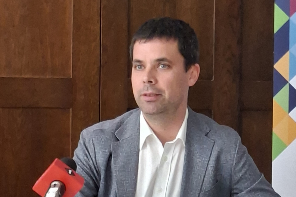 Porträt des Vizepräsidenten der Katholischen Aktion Österreich bei einer Pressekonferenz