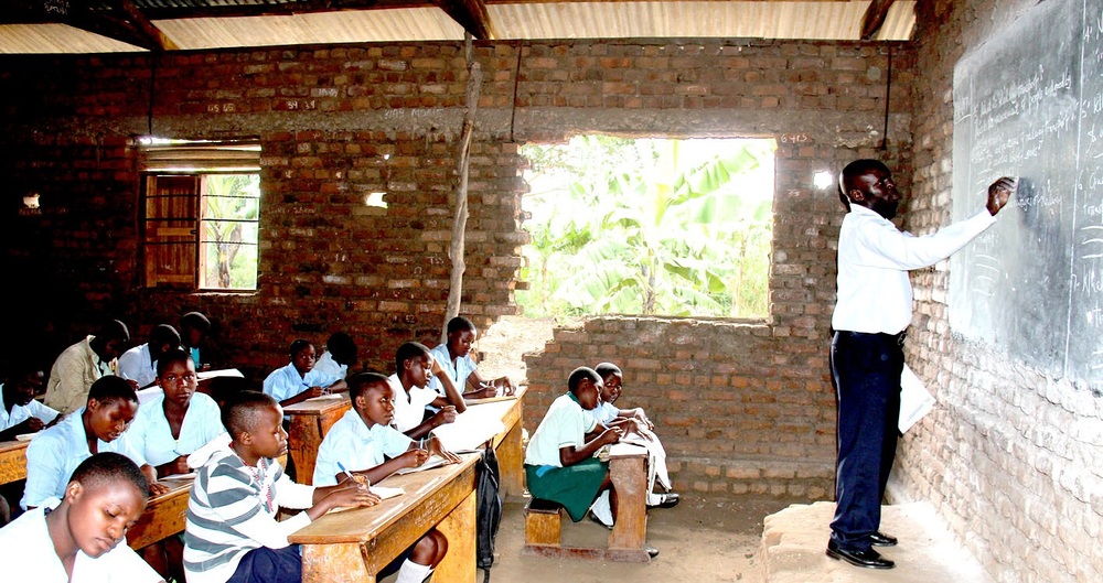 Schulklasse am Fuß des Ruwenzori-Gebirges in Uganda / Erzdiözese Salzburg / Aktion 'Sei so frei'
